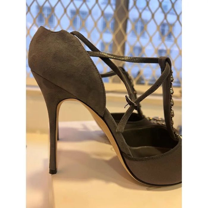 Manolo Blahnik pantofi