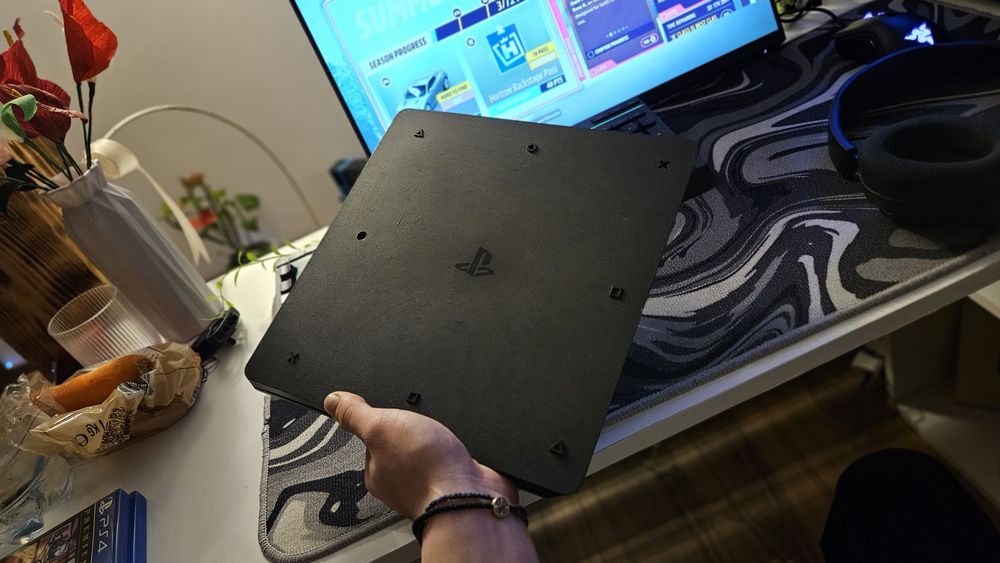 Ps4 slim 1tb Mentenanță făcută recent