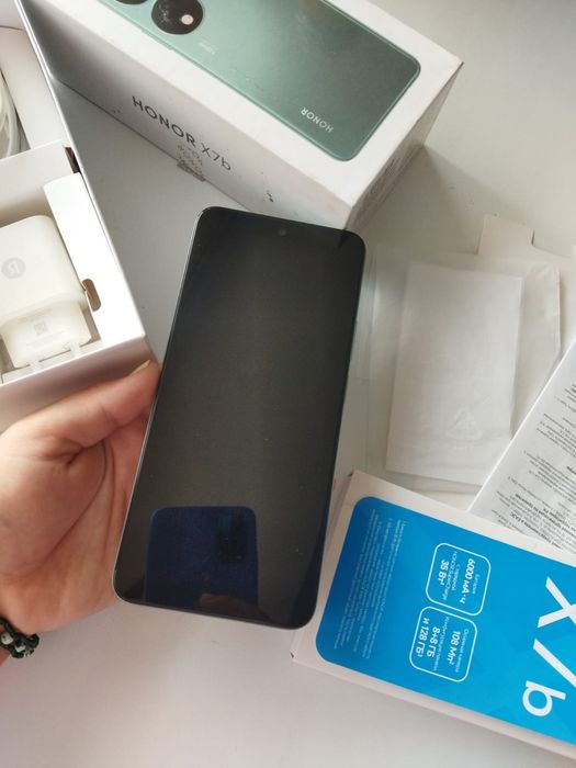 Продаю телефон HONOR X7b