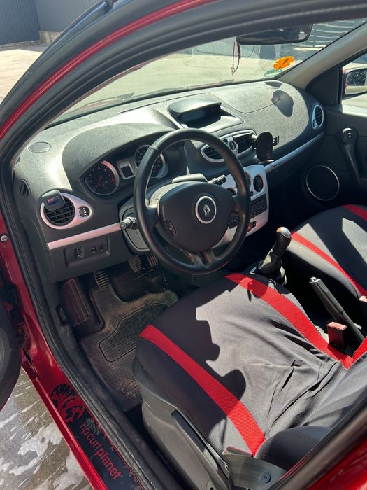 Renault Clio estate rip curl edition