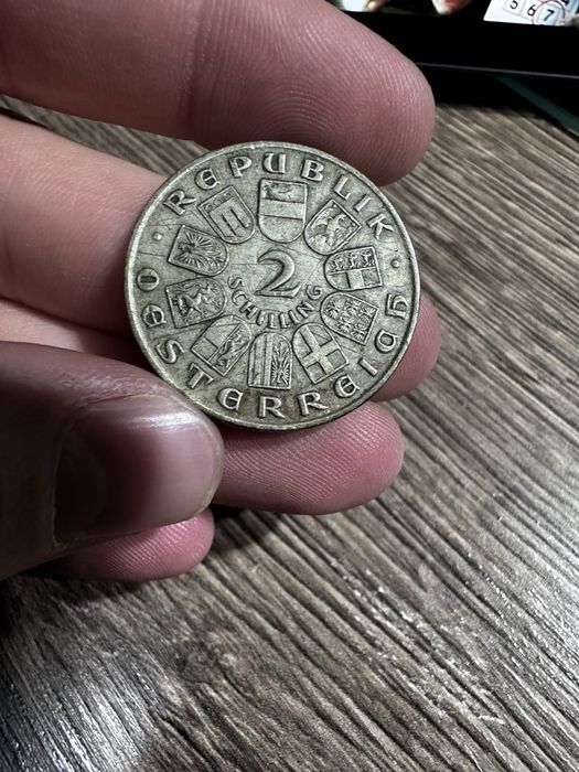 Продам монету 2 шиллинга