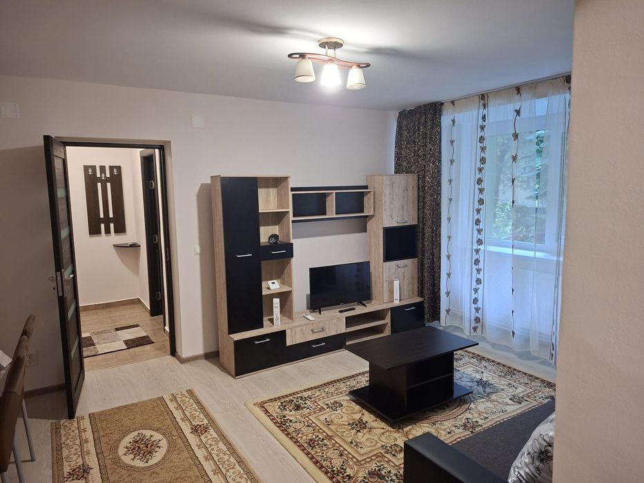 Vand apartament, doua camere, semidecomandat, parter, zona V-uri, str.Cuza Voda
