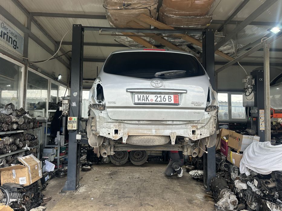 Теглич за Тойота Корола Версо 2004-2009г.!