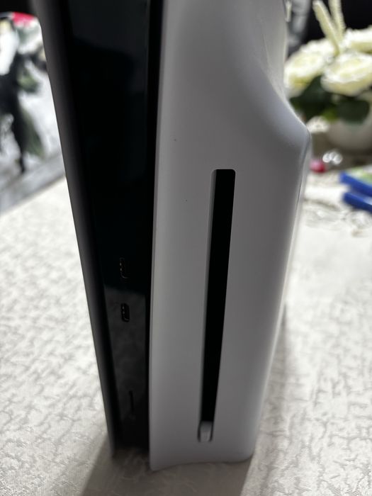 PlayStation 5 Slim,1T stocare,perfect functional,varianta cu disc+digital edition,+2 discuri(Gta 5,FC25)