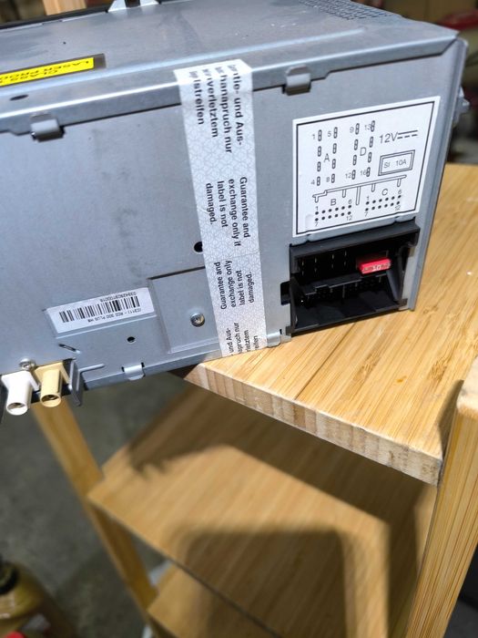 Продавам оригинално радио за фолксваген