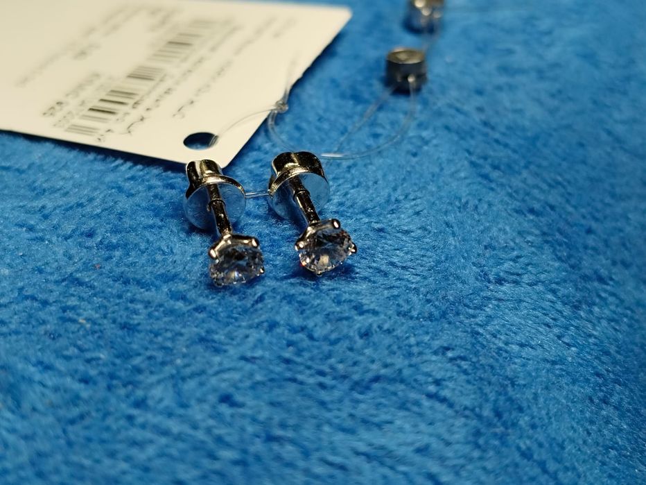 Серебряные пусеты с фианитом