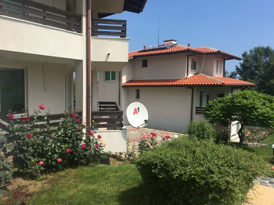 луксозен апартамент в Китен ,първа линия до морето