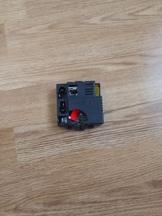 Продам машину детскую