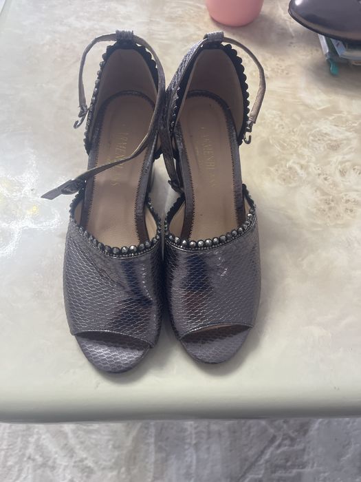 Продам женскую обувь