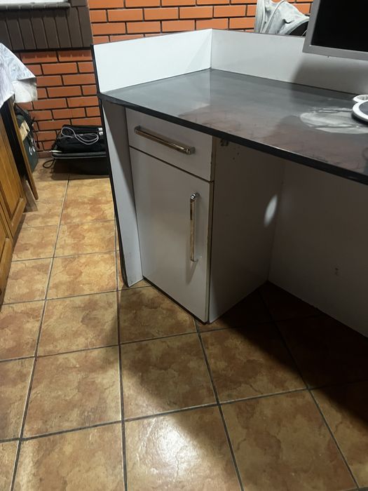 Продам стол с манитором вмести