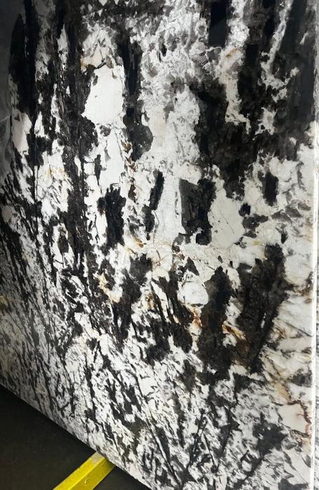 Гранат травертин мрамор ступени подоконники