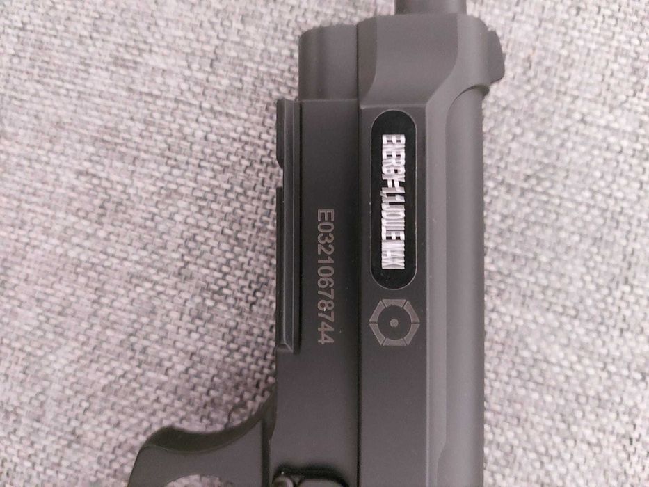 Pistol airsoft PT92 full metal