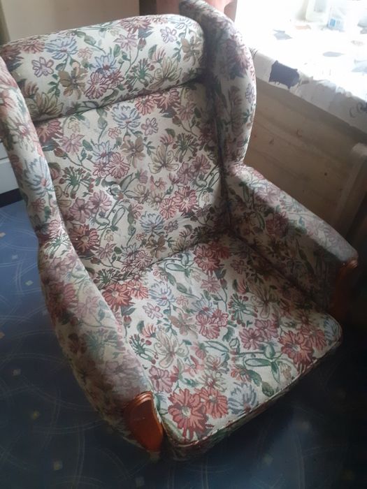 Продам Два Дивана и Два кресла Б/у. Самовывоз