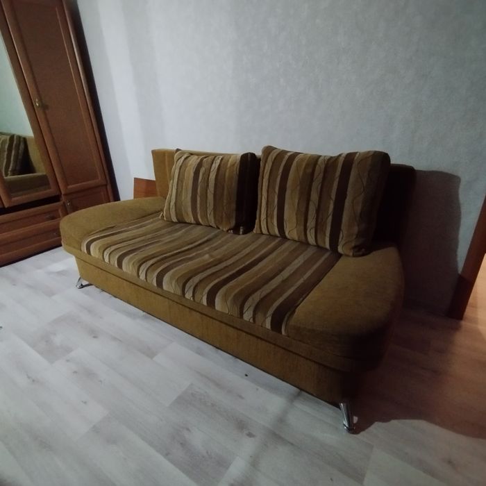 Продам диваны и два кресла