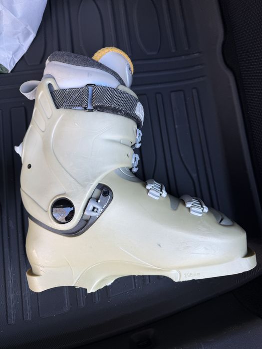 Женские горнолыжные ботинки Salomon