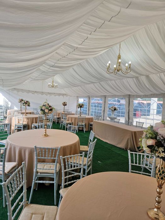 Corturi de închiriat