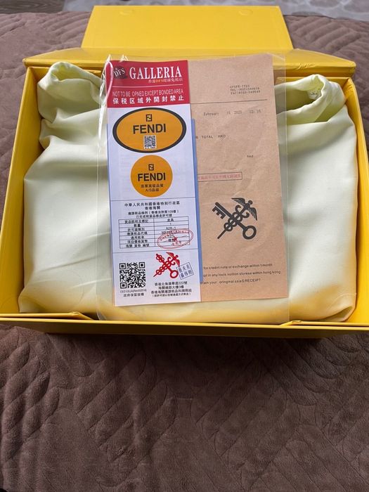 “FENDI” сумочка, натуральная кожа