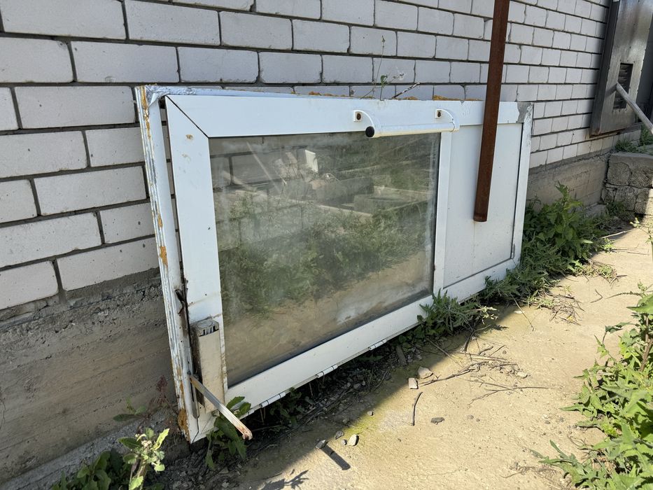 Дверь альюминиевая