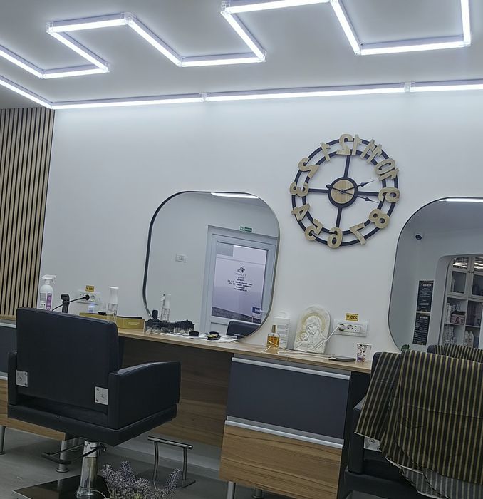 Închiriez scaun frizerie