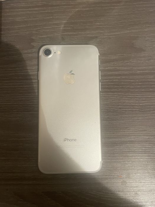 Продам iPhone 7/32Гб