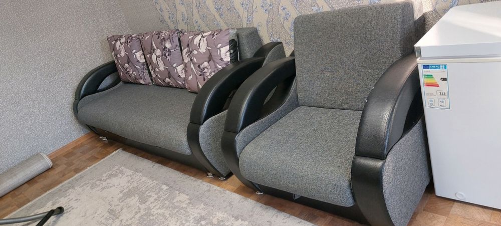 Продам диван с креслой