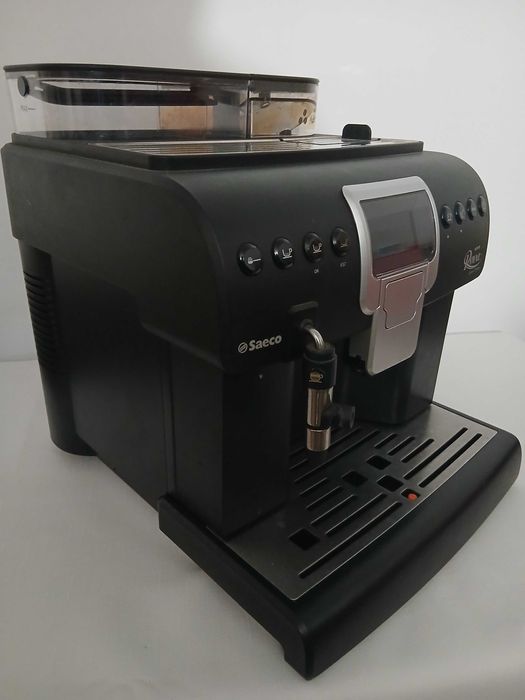 Продавам Кафе Автомат Philips Saeco Royal HD8920