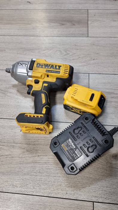 Amanet F28: Filetanta cheie cu impact DeWalt DCF900