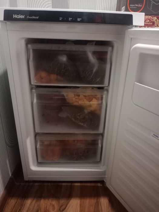 продается морозильная камера Haier