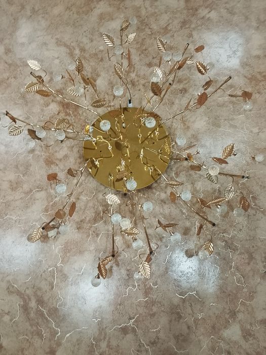 Продам люстру в отличном состояний