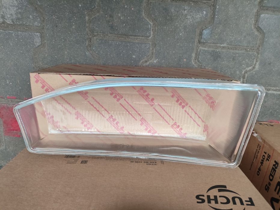 Камри 10 стекло фара