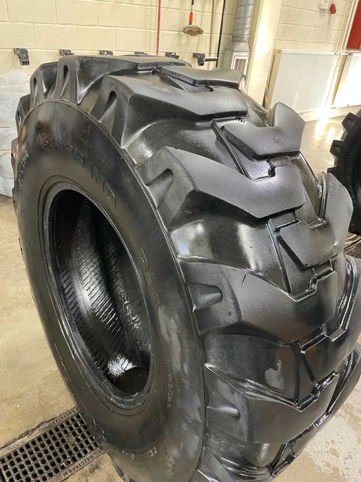 Шины для JCB\комплект шин JCB