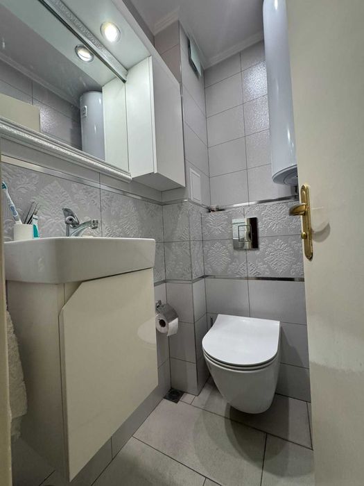 Продава се Тристаен апартамент в Бургас, Възраждане - 101 кв.м за 2278 €/кв.м - Снимка #9