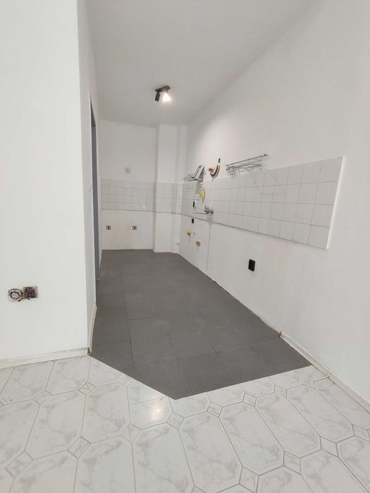 Продава се Тристаен апартамент в Пловдив, Въстанически - 72 кв.м за 2500 €/кв.м - Снимка #1
