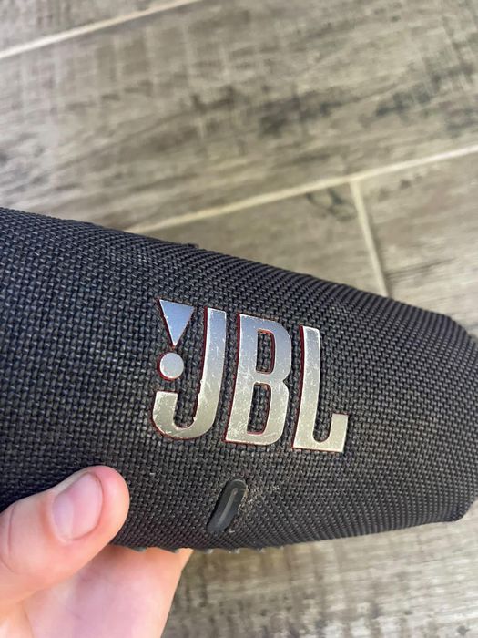 Vând jbl charge 5