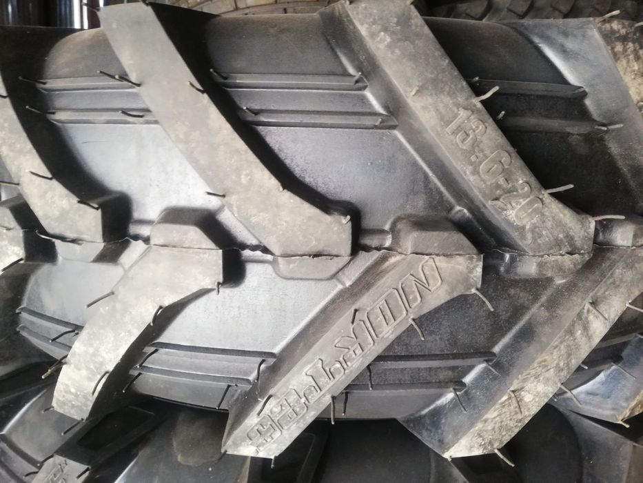 Шины передние на трактор. 13.6-20