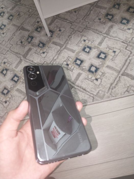 Продаётся телефон
