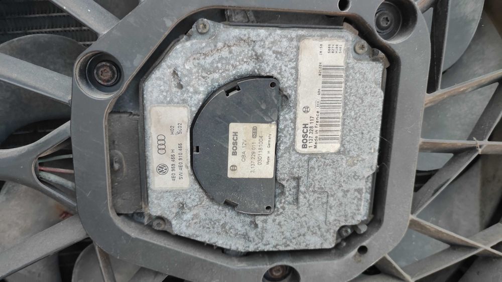 Очиларка маска перка перки с дифузьор радиатор Audi A8 d3  3.0 4.2