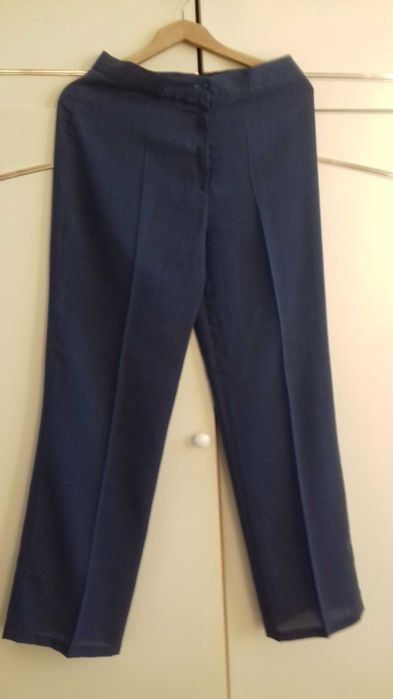 Дамски костюм.Много запазен.