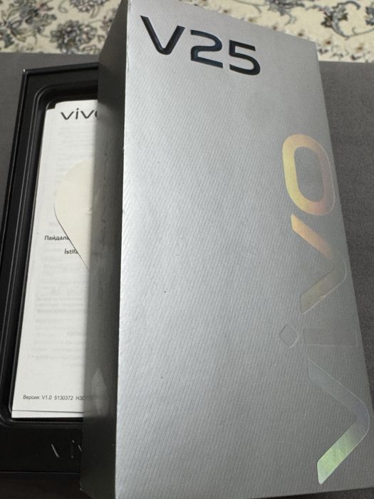 Vivo v25. 256GB. 8GB