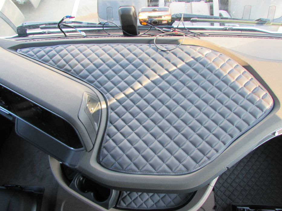 Стелки за камион Даф DAF XG 106 2021+ EURO 7 под 2 нива Еко кожа