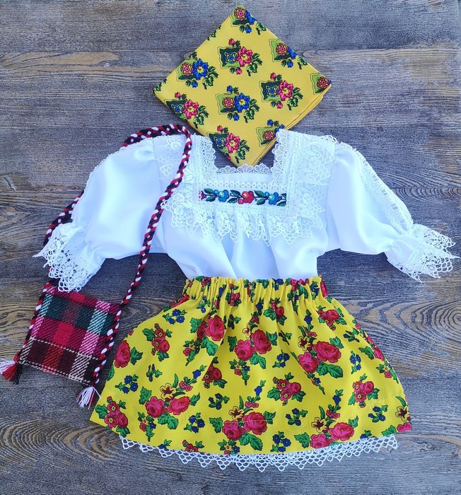 Truso botez fetite cu opinci și brau