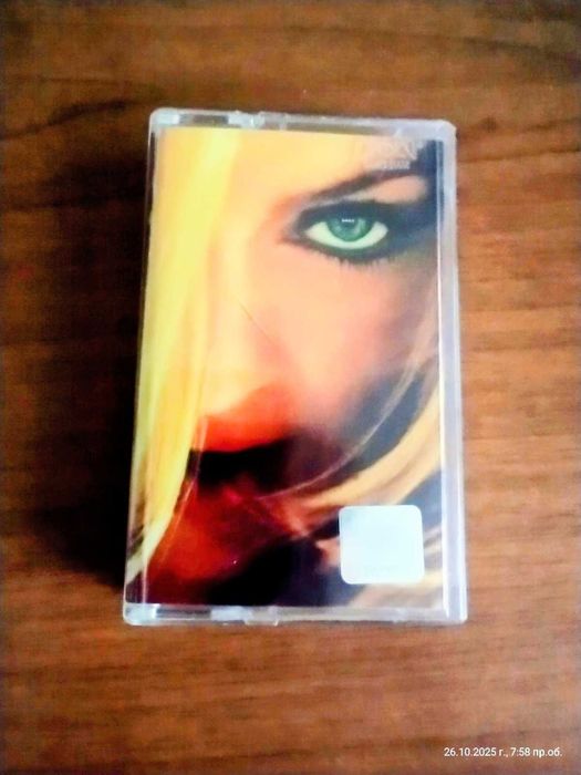 Пет студийни аудио касети в отлично състояние .