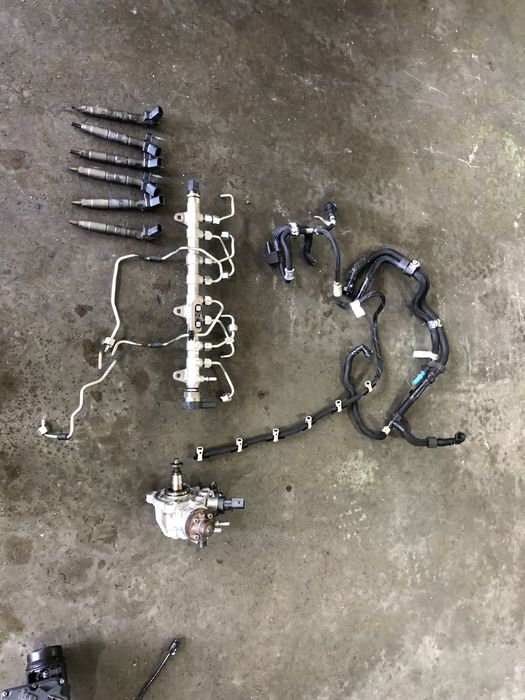 Помпа/дюзи/рейл бмв 3.0д 265 ( pompa/diuzi bmw 3.0d 265 B57 )