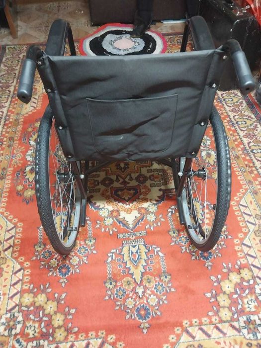 Продам инвалидную коляску