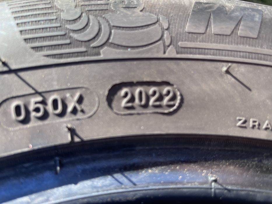 Продавам 2бр зимни гуми Michelin Pilot 6 195/60R16