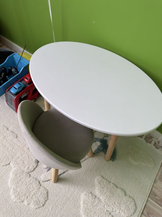 Продам детский стол со стульчиком