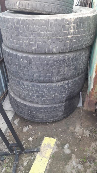 Продам резину на камаз
