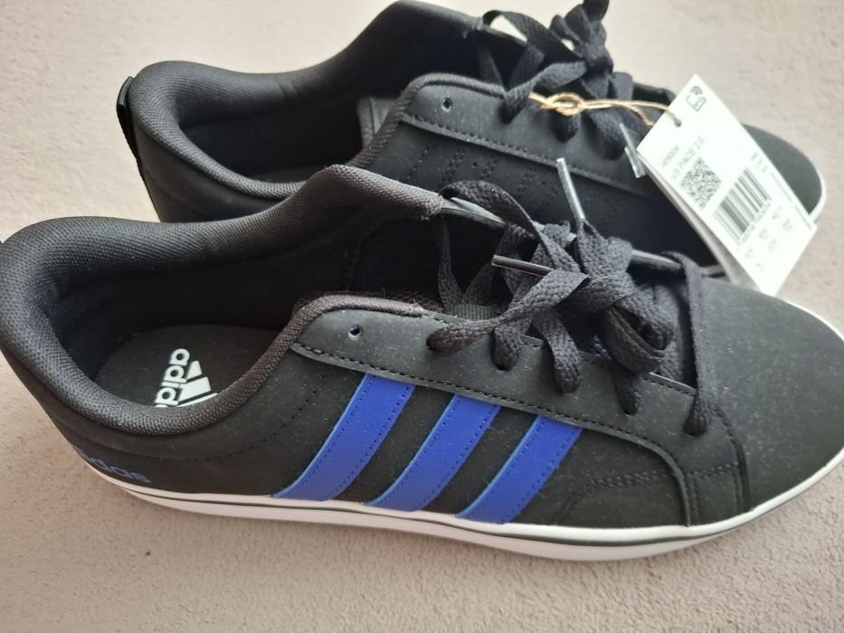 Нови кецове мъжки Adidas 42 номер .
Купени от Англия .