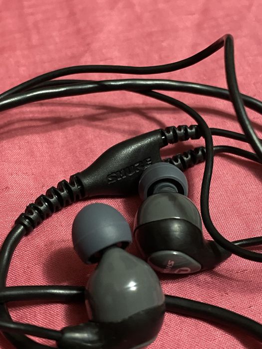 Продам наушники Shure