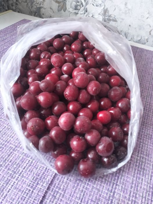 Вишня замороженная